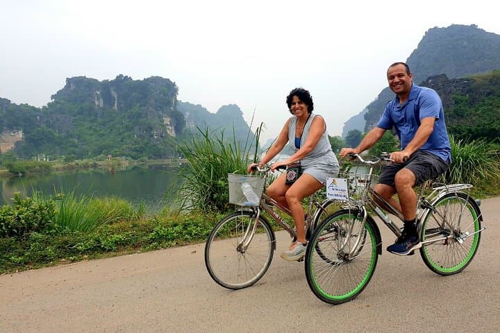 Ninh Binh Full-Day: Tam Coc Boat, Hoa Lu Ancient City & Mua Cave Viewpoint photo 5