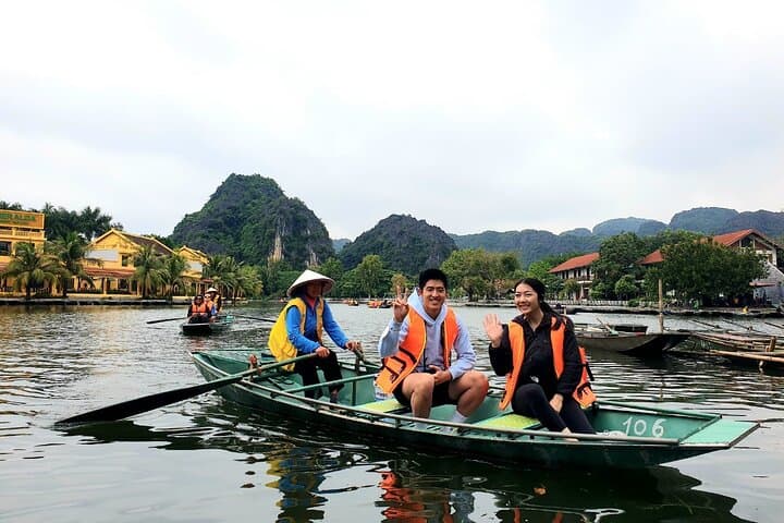 Ninh Binh Full-Day: Tam Coc Boat, Hoa Lu Ancient City & Mua Cave Viewpoint photo 3