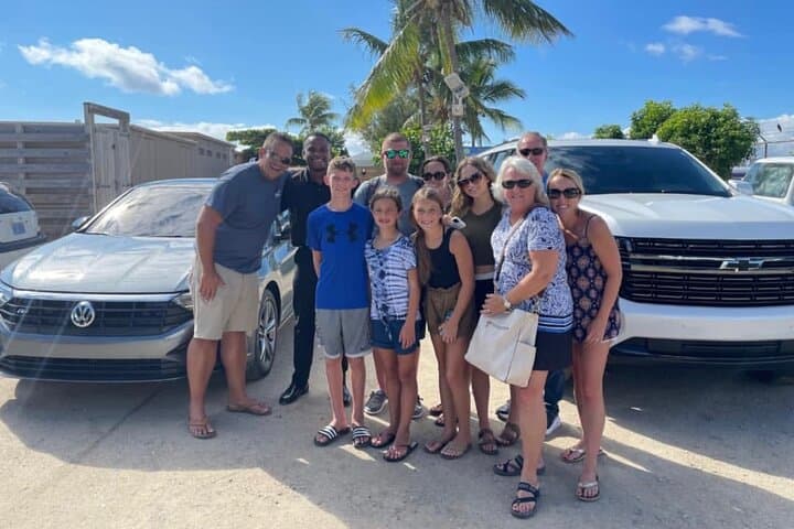 St. Maarten VIP Airport Pickup & Luxury Taxi: Private Suburban Transfer from SXM