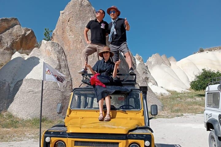 Cappadocia Jeep Safari: 2-Hour Off-Road Photo Tour from Göreme