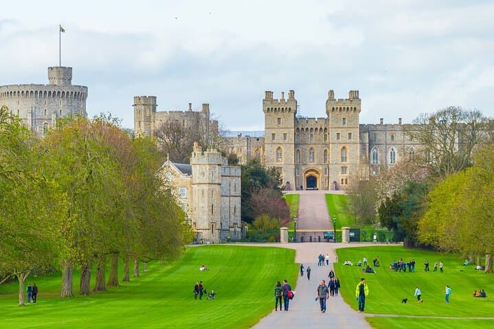 Private Royal Windsor Castle Tour with Guide, Chauffeur and Tickets