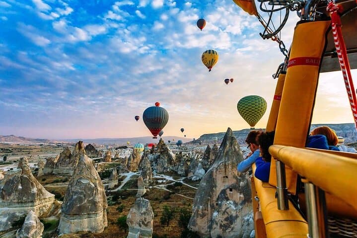 Sunrise Hot Air Balloon Over Cappadocia — Göreme Flights and Practical Tips photo 3