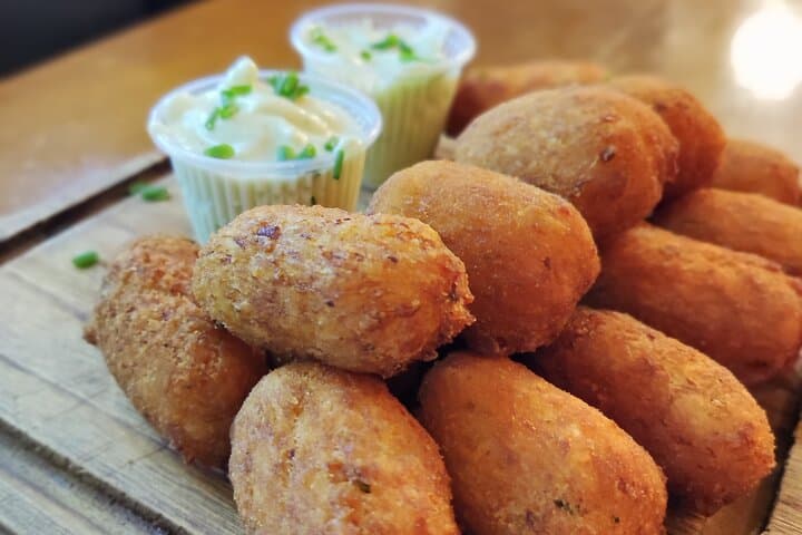 Curitiba Pub Food Walking Tour: Bar-Hopping Through the City's Best Botequins photo 4