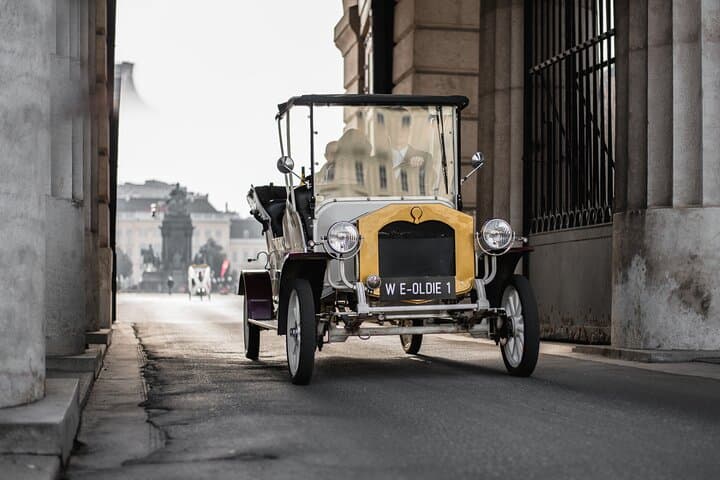 Cruise Vienna in an Electro-Vintage Car — Private Ringstrasse Sightseeing (up to 5) photo 6