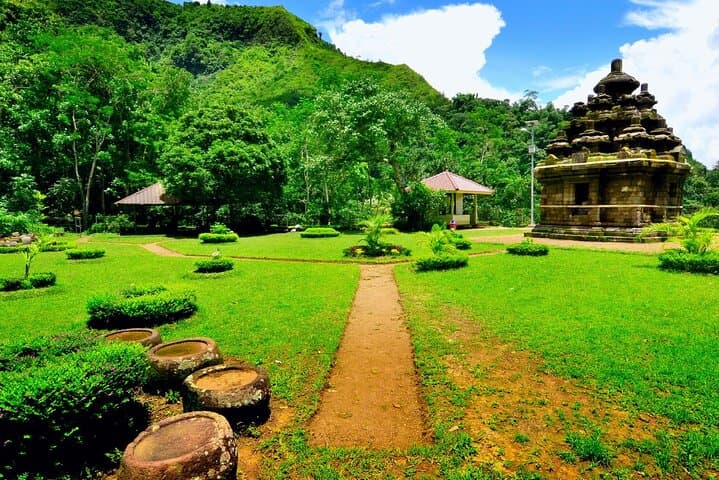 Selogriyo Temple Trek: Java Rice Terraces & Hidden Waterfall from Yogyakarta photo 2