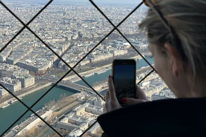 Eiffel Tower Summit Small-Group Guided Tour — Top-Tier Views in Paris photo 4