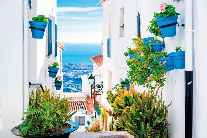 13-Day Andalusia and Morocco Cultural Tour from Madrid — Coast, Caliphates & Medinas photo 2