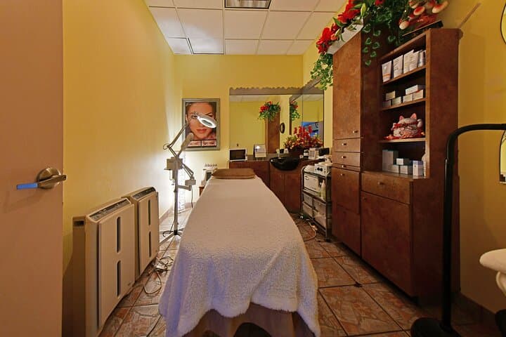 VIP 90-Minute Reflexology & Hot Stone Massage in Las Vegas — Couples Private Spa photo 4