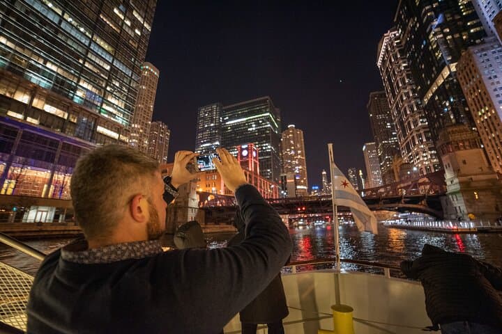 Chicago Holiday Fireworks Cruise: Riverfront Fireworks, Hot Cocoa & Skyline Views photo 4