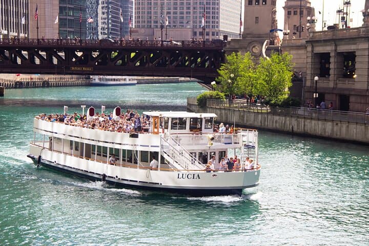 Chicago Holiday Fireworks Cruise: Riverfront Fireworks, Hot Cocoa & Skyline Views photo 6