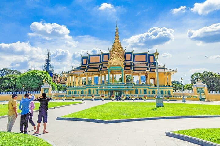 Oudong Mountain & Phnom Penh Full-Day Private Cultural Tour photo 2