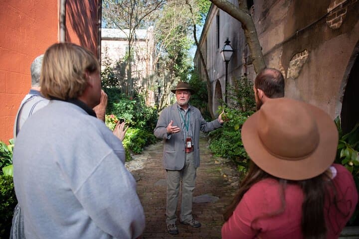 Charleston Alleyways Walking Tour: Hidden Passages & Rainbow Row