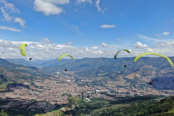 Tandem Paragliding Over Medellín: Valle de Aburrá Flights
