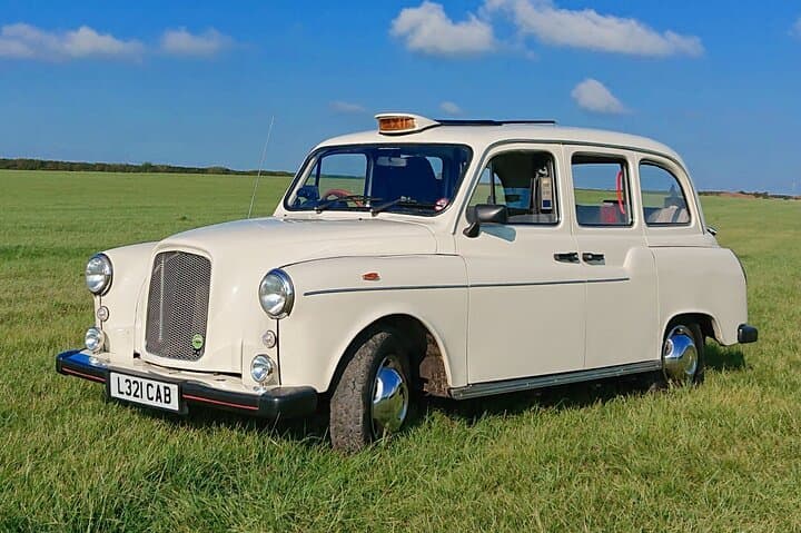 Castles, Canals and Witches: Private Vintage Taxi Tour of North Cornwall