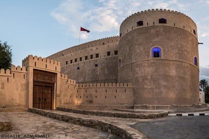 Wadi Al Hoqain & Al Hazm Castle: Private Day Trip from Muscat
