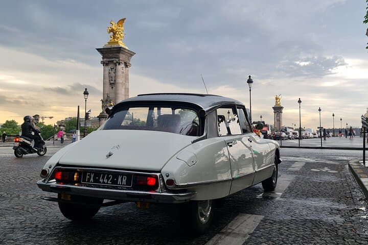 Paris Vintage Citroën DS City Tour — 1-Hour Open‑Roof Drive Along the Seine photo 1