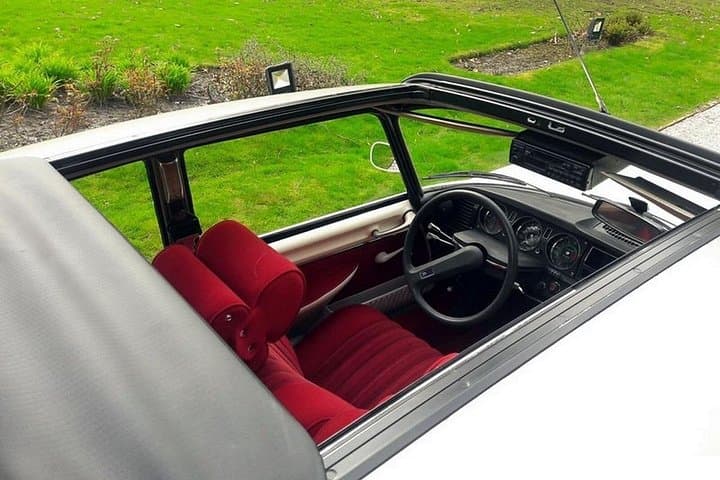 Paris Vintage Citroën DS City Tour — 1-Hour Open‑Roof Drive Along the Seine photo 3