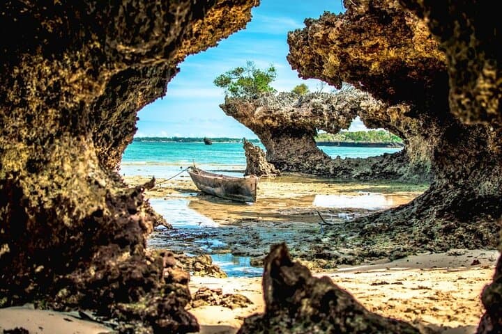 Full-Day Safari Blue Lagoon Adventure in Zanzibar: Snorkel Blue Lagoons, Sandbanks & Seafood photo 4