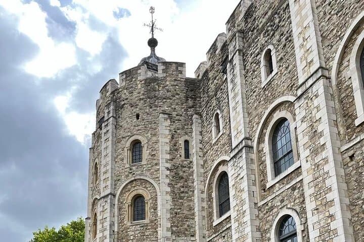 Tower of London Private Family Tour: Skip-the-Line Guide to Crown Jewels and Wall Walk photo 2