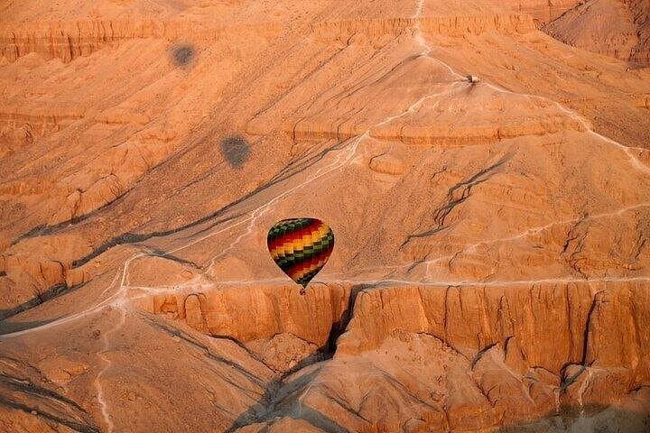 Sunrise Hot Air Balloon Over Luxor's West Bank Temples photo 4
