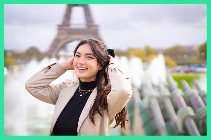 Private Travel Photographer Tour at the Eiffel Tower — Paris Photo Session photo 1