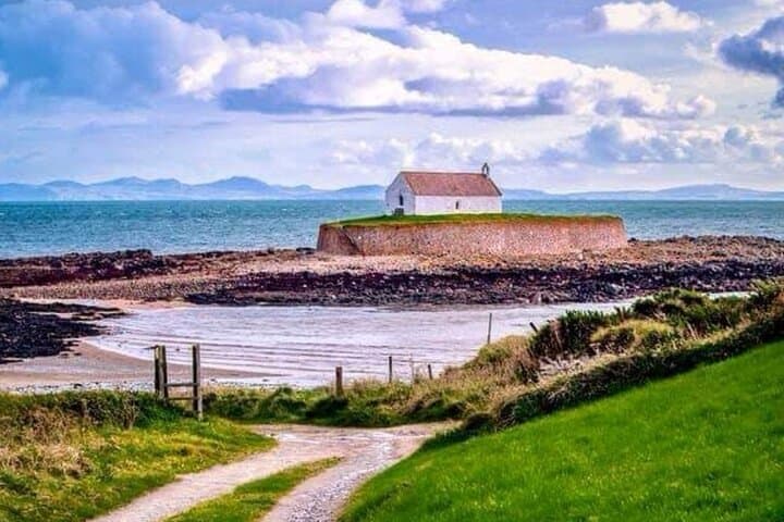 Scenic Anglesey Shore Excursion: Castles, Neolithic Tombs & Coastal Cliffs photo 4