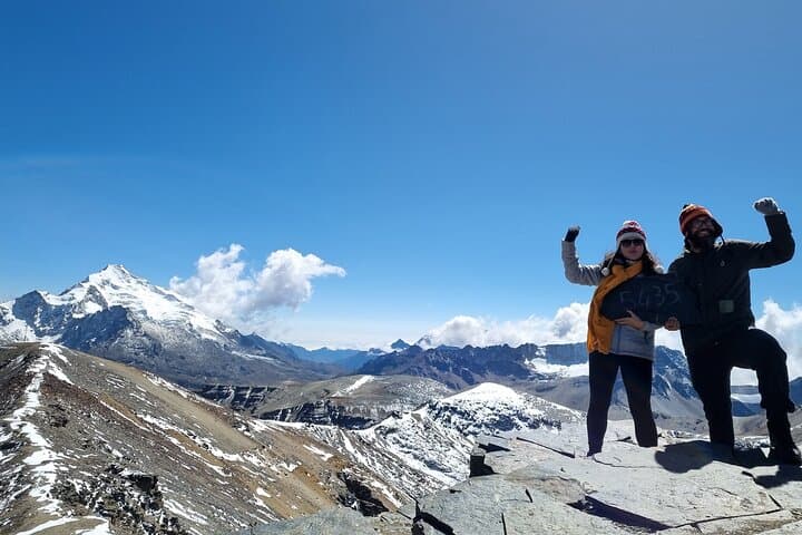 Chacaltaya and Valle de la Luna: High-Altitude Day Tour from La Paz photo 6