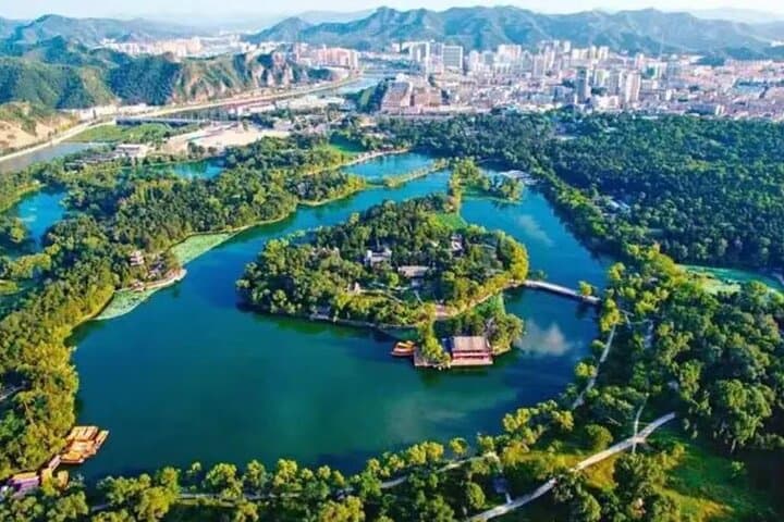Beijing to Chengde Day Trip: Old Summer Resort by Bullet Train photo 2