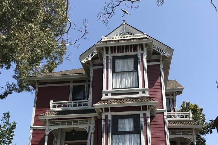 Los Angeles Historic Districts Private Walking Tour — Half-Day Guide