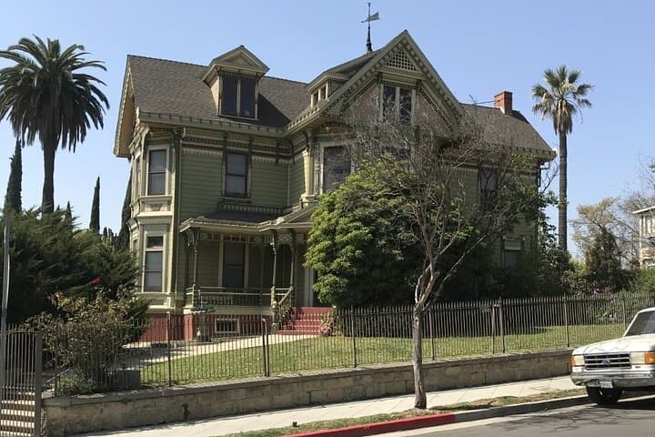 Los Angeles Historic Districts Private Walking Tour — Half-Day Guide photo 3