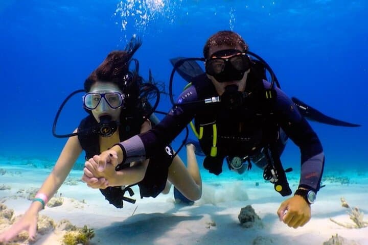 Discover Scuba Diving in El Nido: Beginner Dives in Bacuit Bay