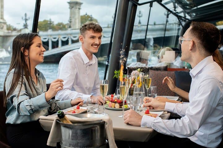 Seine River Gourmet Lunch Cruise from Eiffel Tower — Bateaux Parisiens photo 2