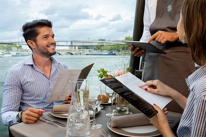 Seine River Gourmet Lunch Cruise from Eiffel Tower — Bateaux Parisiens photo 5