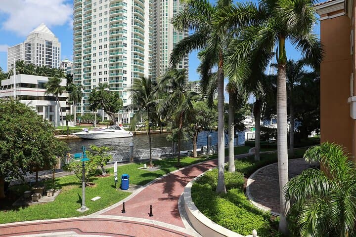 Fort Lauderdale Riverwalk: Self-Guided Las Olas Audio Walking Tour photo 2