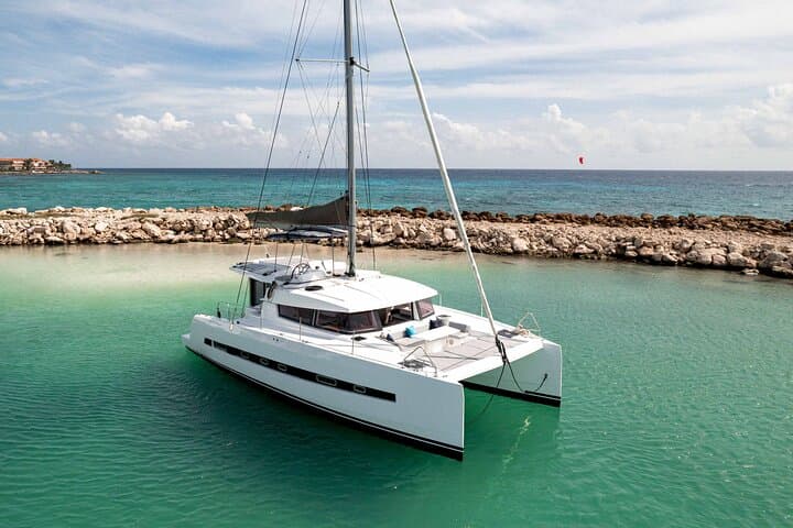 Private 40' Catamaran in Puerto Aventuras: 4-Hour Caribbean Snorkel, Drinks & Gourmet Lunch