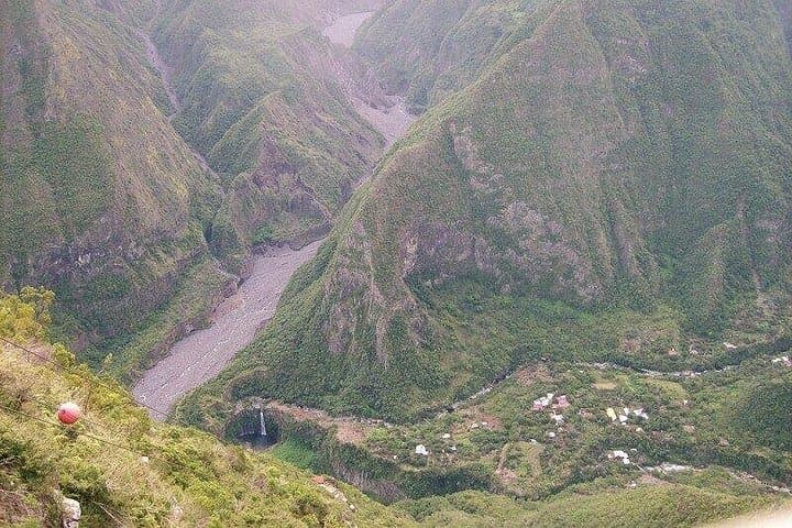 Piton de la Fournaise Day Tour: Pas de Bellecombe, Commerson Crater & Plaine des Sables photo 2