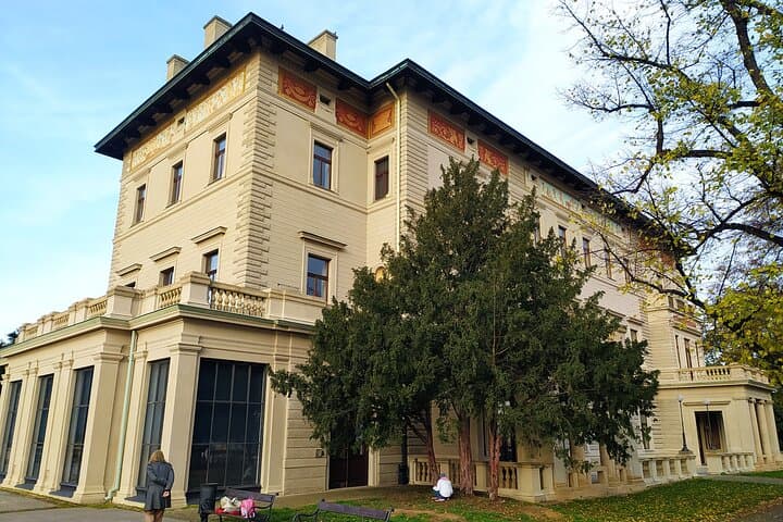 Offbeat Prague: Private Walk Through Žižkov, Vinohrady & Nusle photo 4