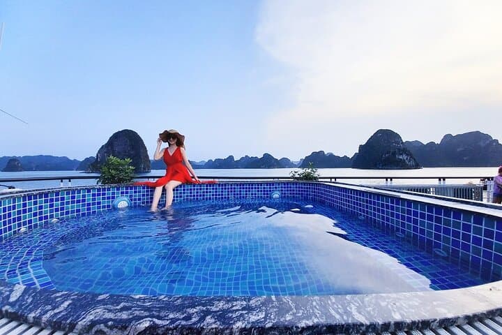 Halong Bay Day Cruise: Luxury Limousine Transfer, Kayak & Sung Sot Cave photo 4