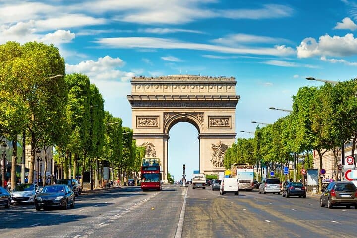 Open-Top Citroën DS Private Tour of Paris: 90-Minute Classic Car Route photo 2