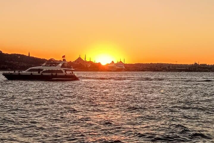 Bosphorus Sunset Dinner Cruise from Istanbul photo 4