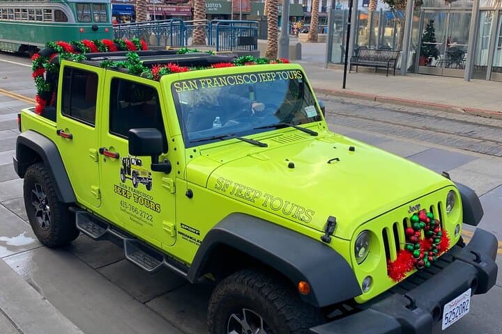 San Francisco Holiday Lights by Open-Top Jeep: Private Small-Group Evening Tour photo 4
