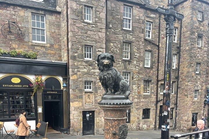 Hidden Gems of Edinburgh: 3-Hour Old Town Walking Tour photo 4