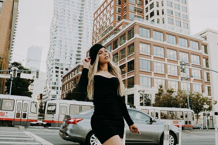 Private Professional Holiday Photoshoot in Seattle: Capture Iconic City Moments photo 2