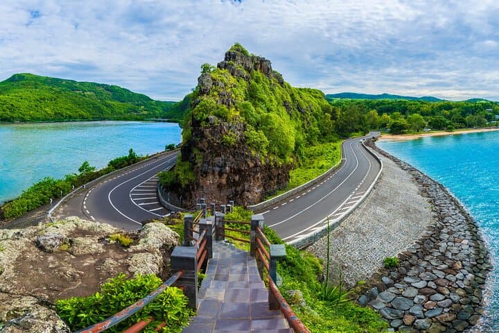 Hike Le Morne and Chamarel: Instagram-Friendly Day Tour in Mauritius photo 3