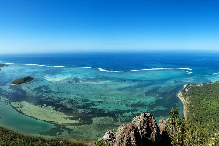 Hike Le Morne and Chamarel: Instagram-Friendly Day Tour in Mauritius