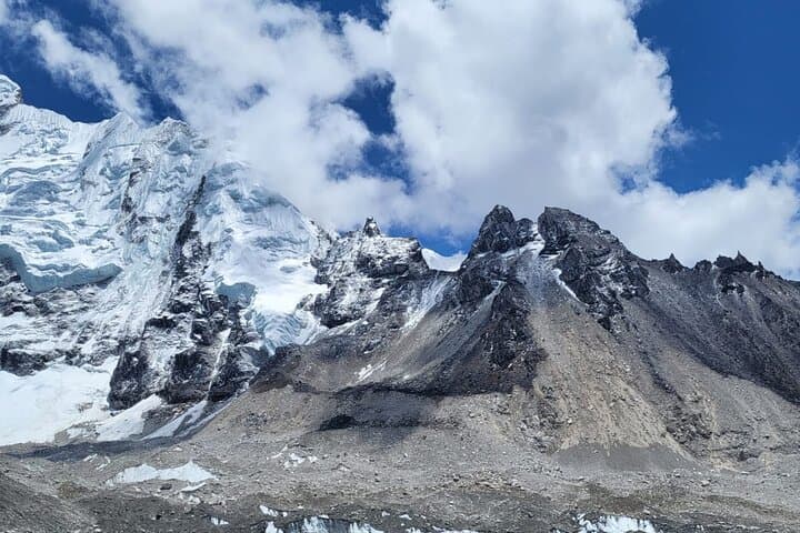 14-Day Everest Base Camp Trek: Lukla to Kalapatthar Adventure photo 4