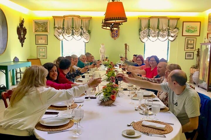 Douro Valley luxury walking tour with lunch at Quinta da Pacheca photo 2