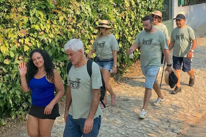 Douro Valley luxury walking tour with lunch at Quinta da Pacheca photo 4