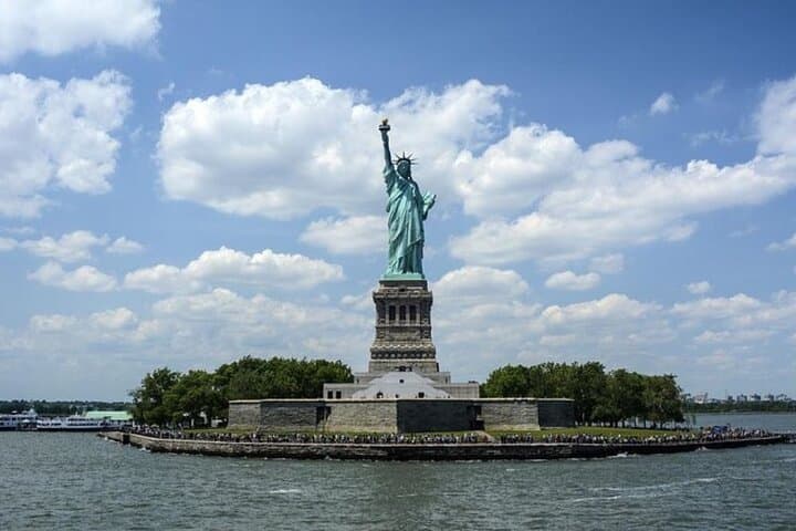 Unforgettable Views on the Statue of Liberty 60-Minute Cruise