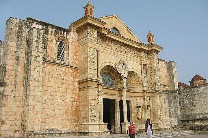 Santo Domingo Day Trip from Punta Cana: Colonial Streets, Caves & Botanical Gardens photo 3